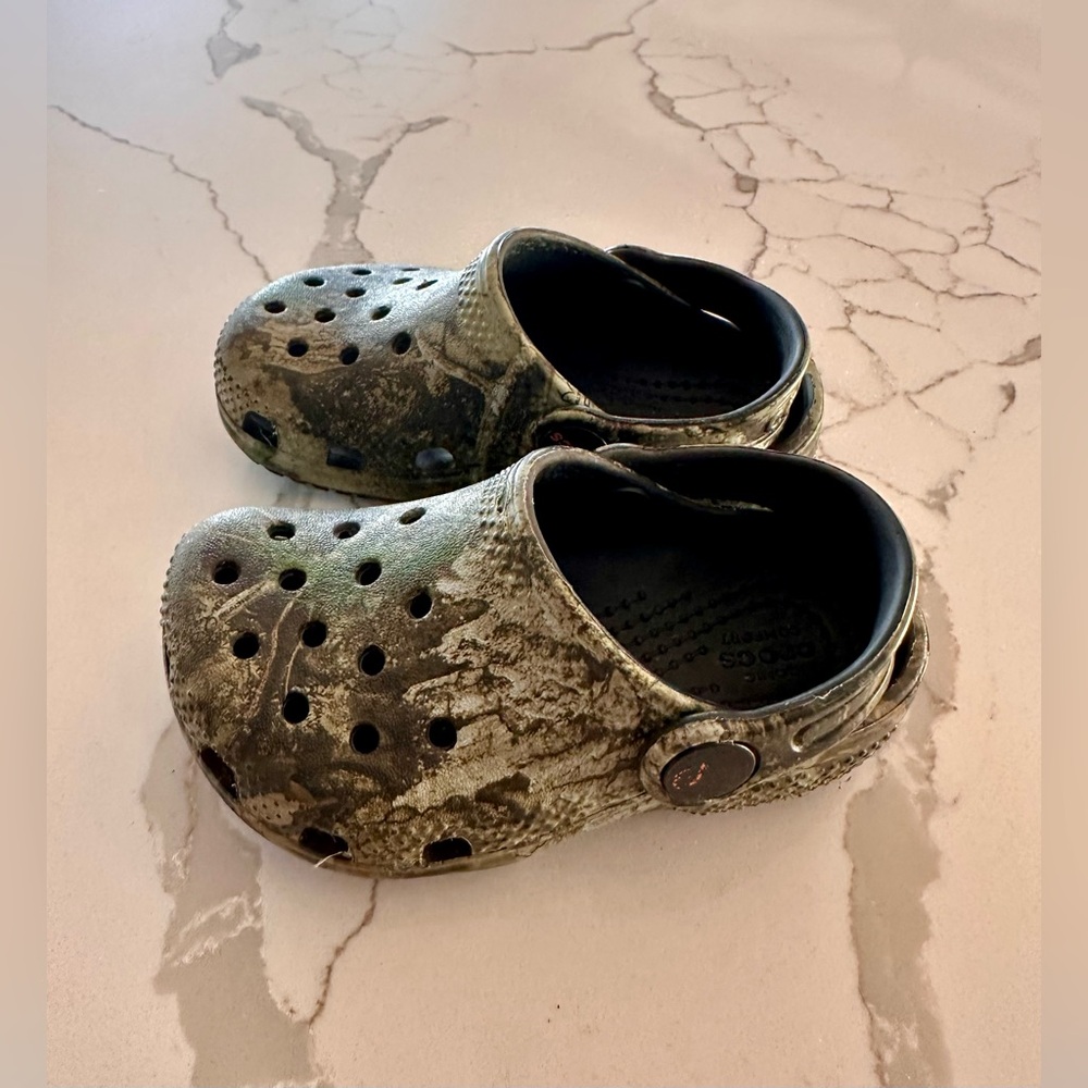 Crocs Toddler Realtree APX Classic Clog size C6
